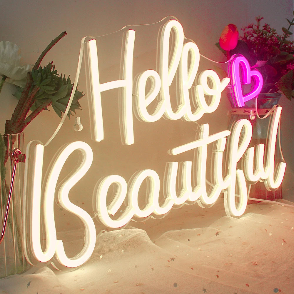 De afbeelding toont een opvallend, levendig "Hello Beautiful" LED-neonbord.
