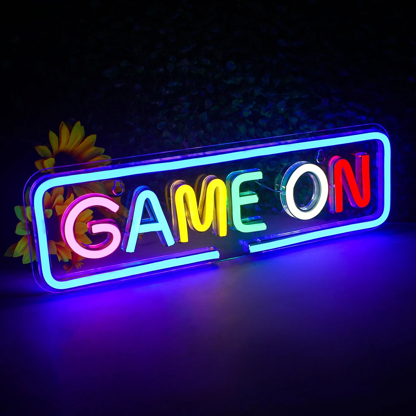 Op de afbeelding is een levendig "Game On" LED-neonbord te zien, dat oplicht met een heldere, opvallende kleur.