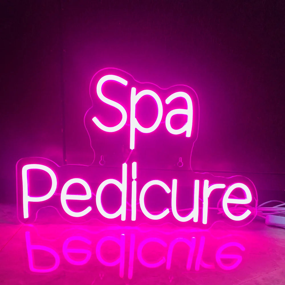 De afbeelding toont een levendig "Spa Pedicure" LED-neonbord, ontworpen in een strakke en moderne stijl.