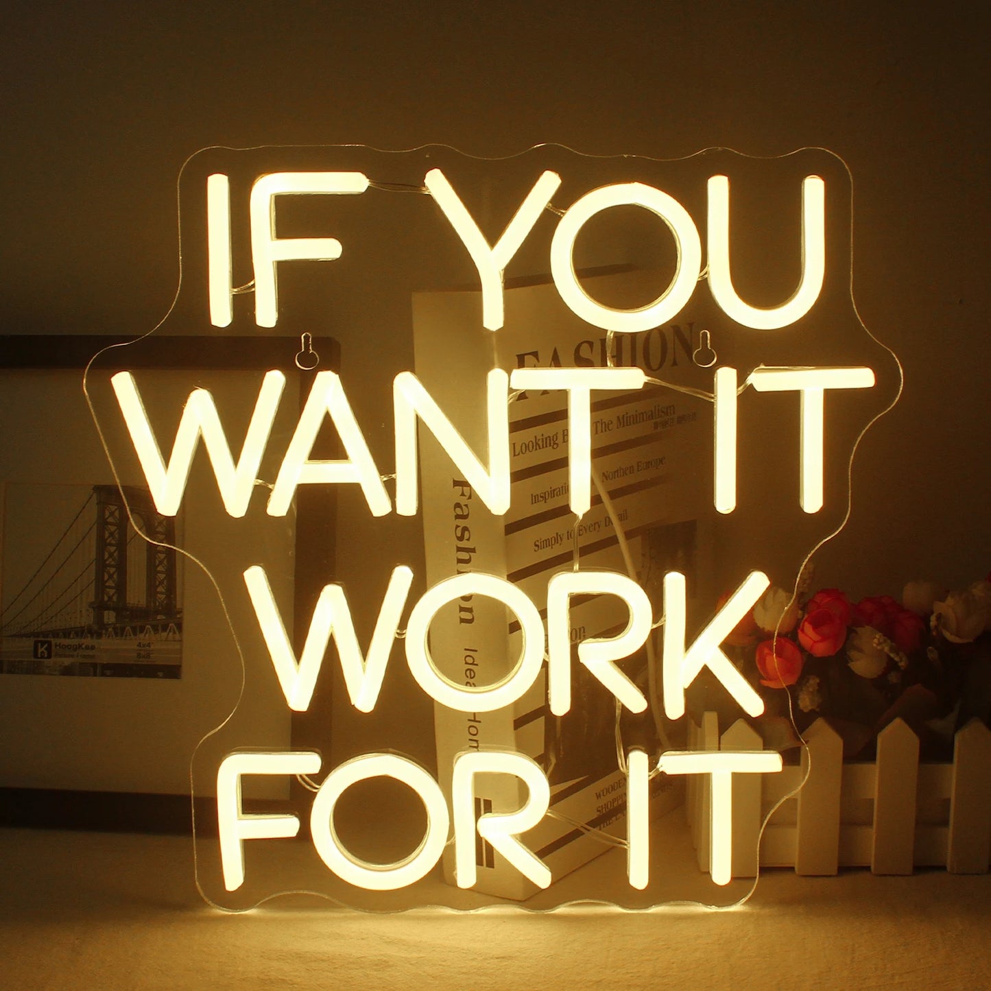 Op de afbeelding is een LED-neonbord te zien met de tekst "If You Want It Work For It" in heldere, levendige kleuren.