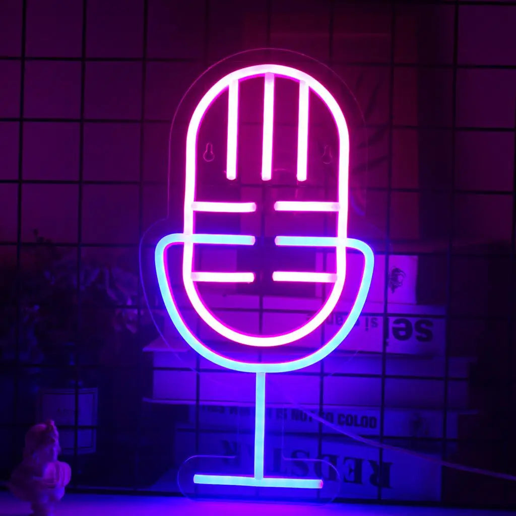 Een levendig LED-neonbord in de vorm van een klassieke microfoon.