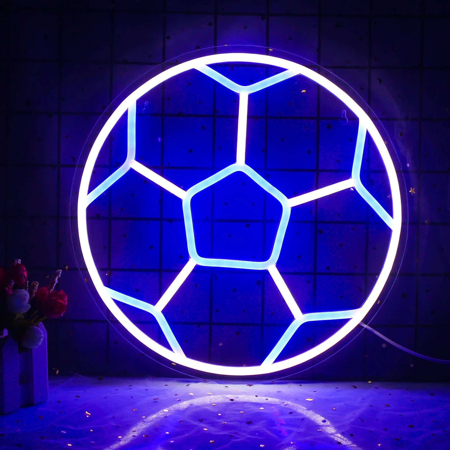 Een levendig LED-neonbord in de vorm van een voetbal.