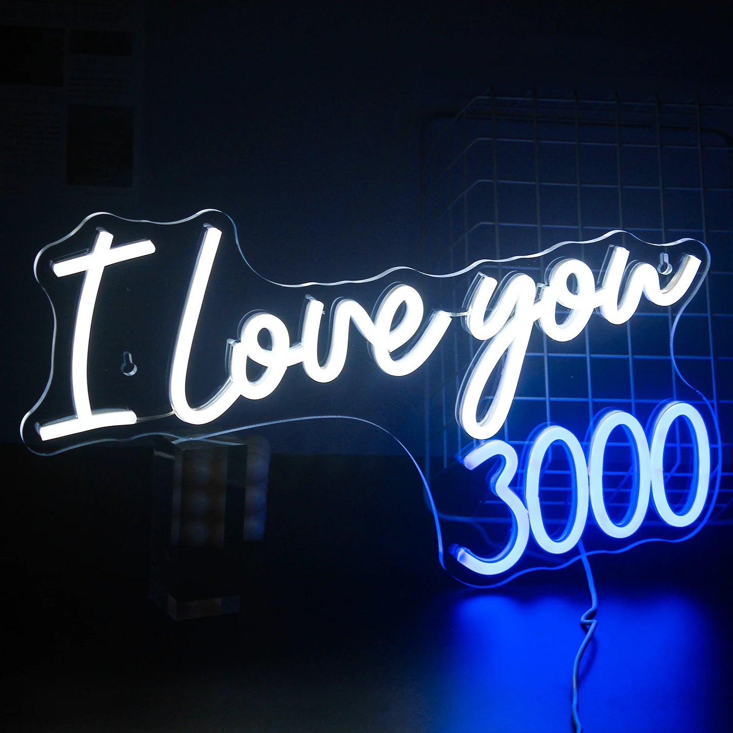 Een levendig LED-neonbord met de tekst "I Love You 3000 Times" in een speels, cursief lettertype.