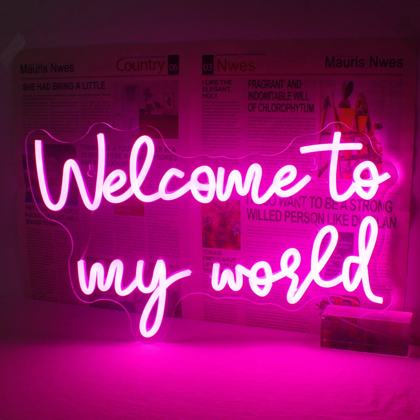 Afbeelding van een levendig LED-neonbord in een stijlvol scriptlettertype, dat oplicht in een heldere en vrolijke kleur.