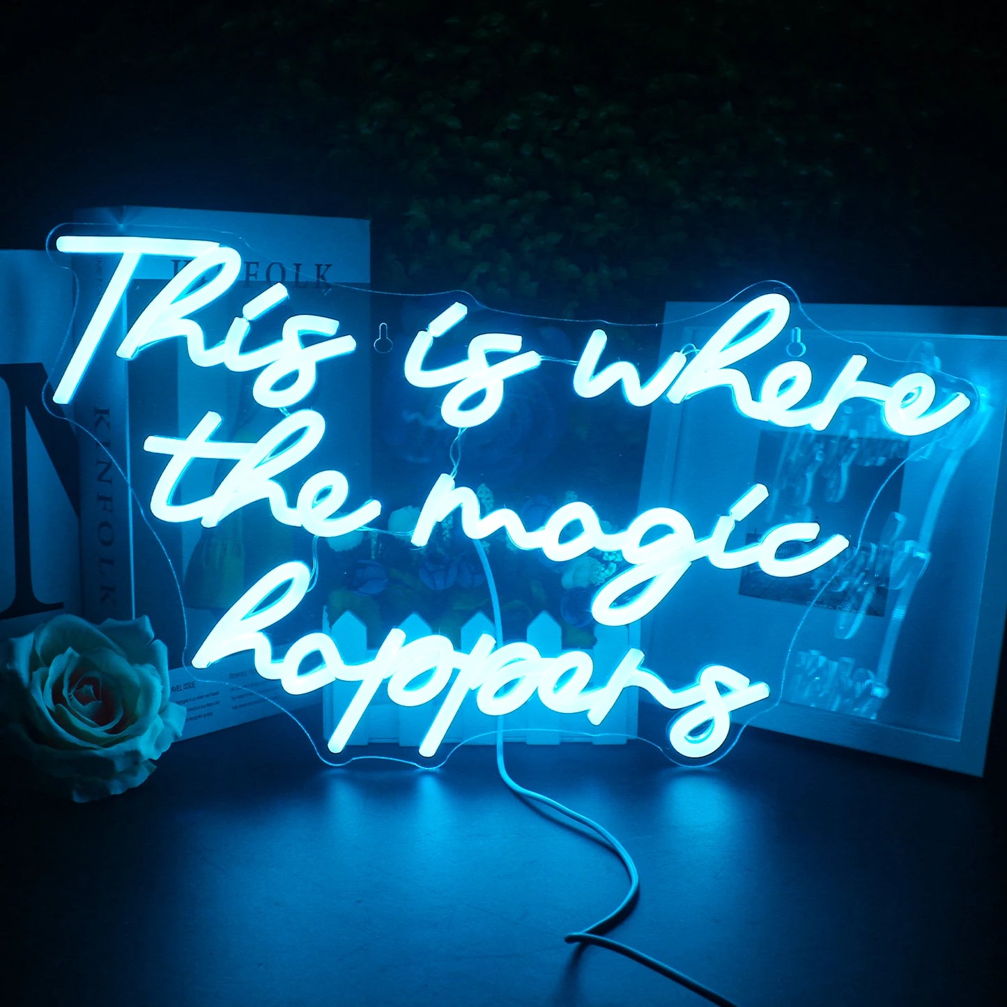 De afbeelding toont een levendig neonbord met de tekst "This is Where The Magic Happens" in een stijlvol, cursief lettertype.