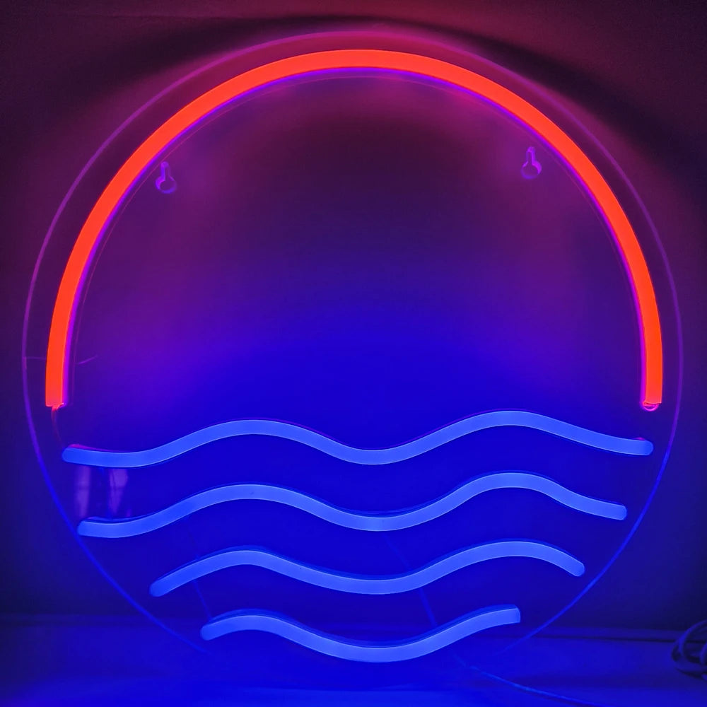 De afbeelding toont een opvallend en levendig LED-neonbord met een schitterende zonsondergang boven de zee.