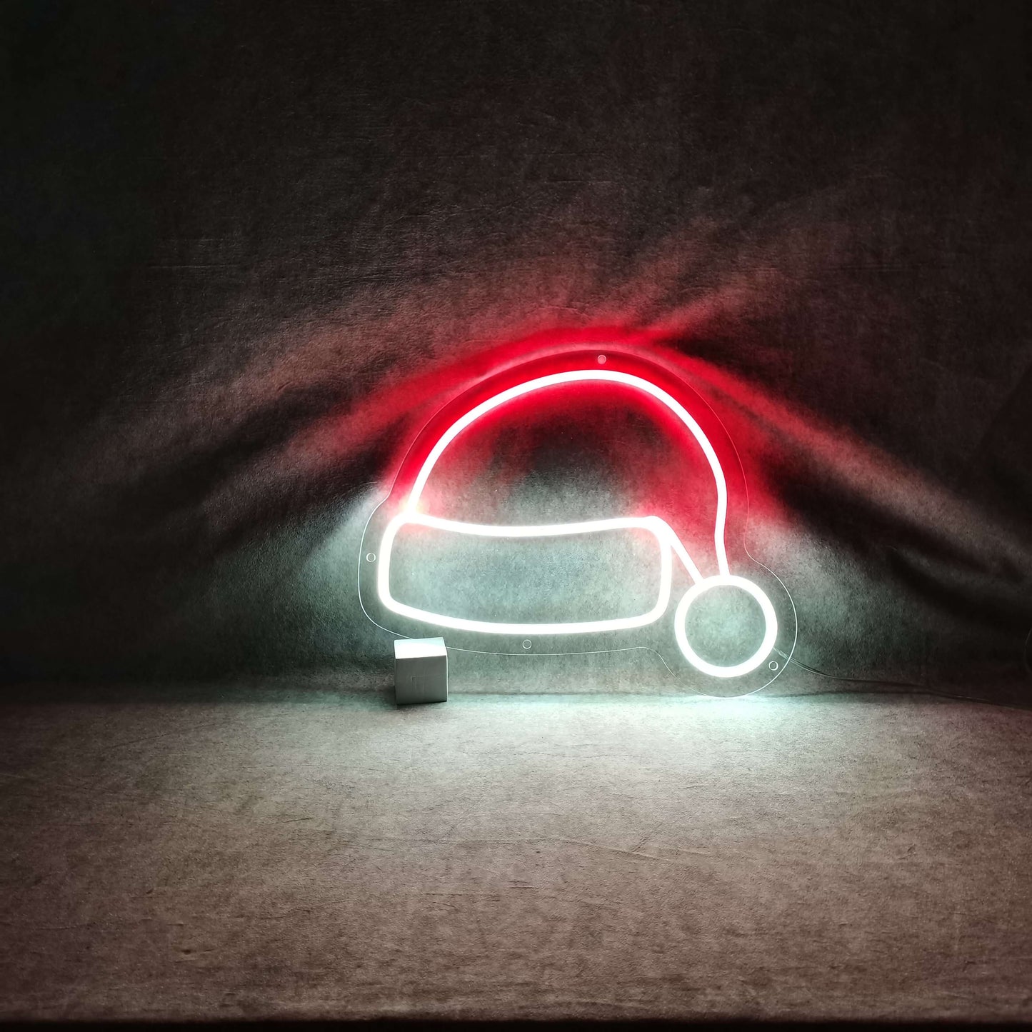 Neonreclame met kerstmuts - The Art Neon