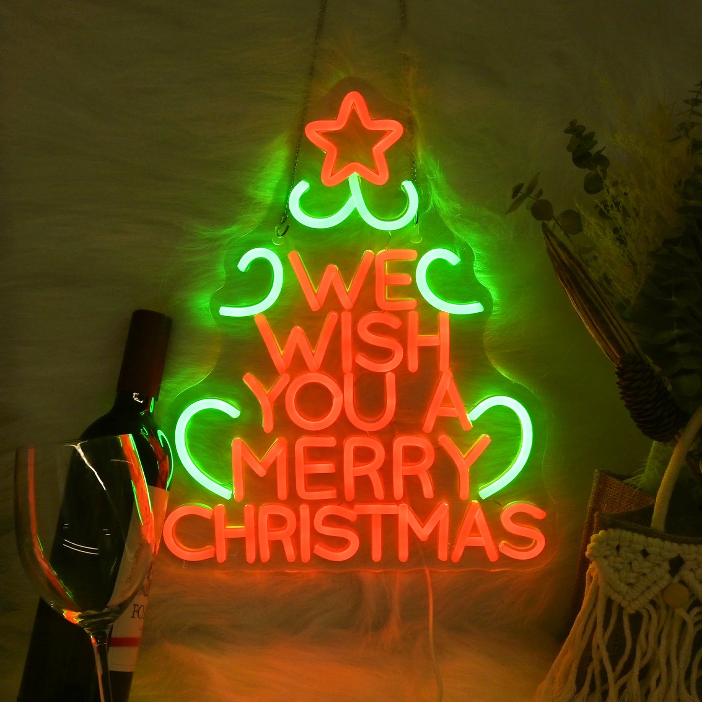 Op de afbeelding staat een opvallend LED-neonbord met de tekst "We Wish You A Merry Christmas" in een feestelijk, cursief lettertype.