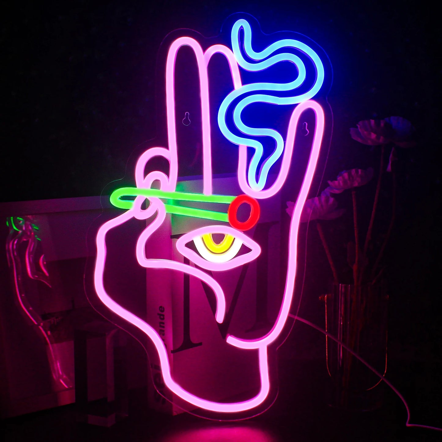 Op de afbeelding is een led-neonreclame te zien in de vorm van een artistieke hand die een sigaret vasthoudt, waaruit rook omhoog kringelt.