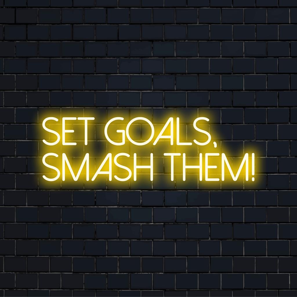 Stel doelen, verpletter ze! in opvallend ledlicht. Ideale neondecoratie voor motivatie, met heldere en krachtige woorden.