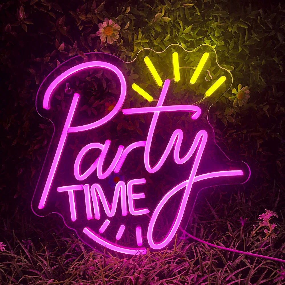 Op de afbeelding is een levendig "Party Time" LED-neonbord te zien, met opvallende, cursieve letters.