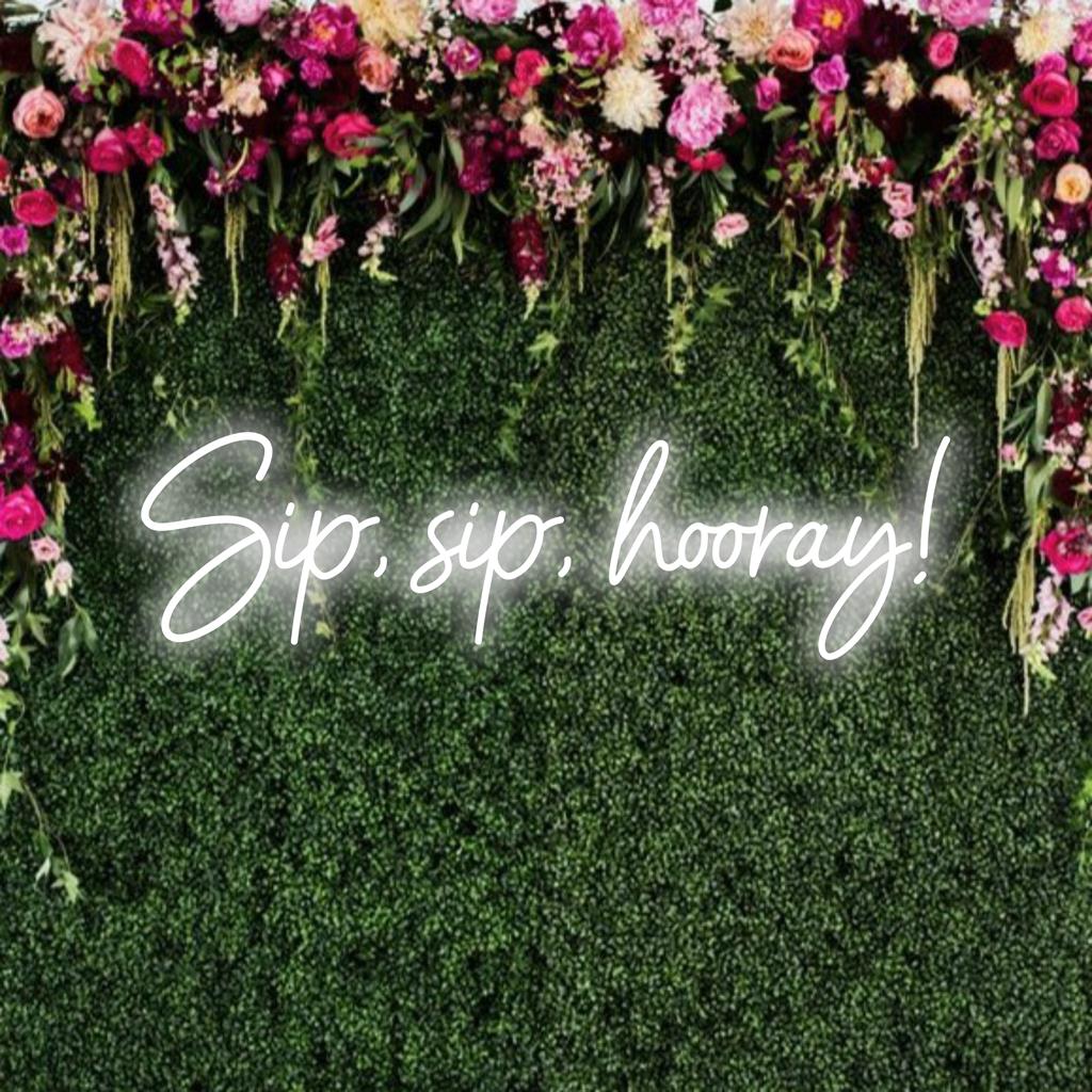 Uniek, op maat gemaakt LED-neonbord met de tekst Sip, Sip, Hooray! in een vrolijke, speelse typografie. Perfect voor feestelijke gelegenheden.