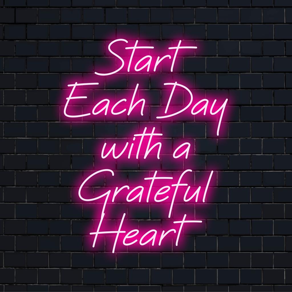 Aangepast LED-neonbord met de tekst Start Each Day With A Grateful Heart met levendige kleuren, perfect voor een vrolijke decoratie.