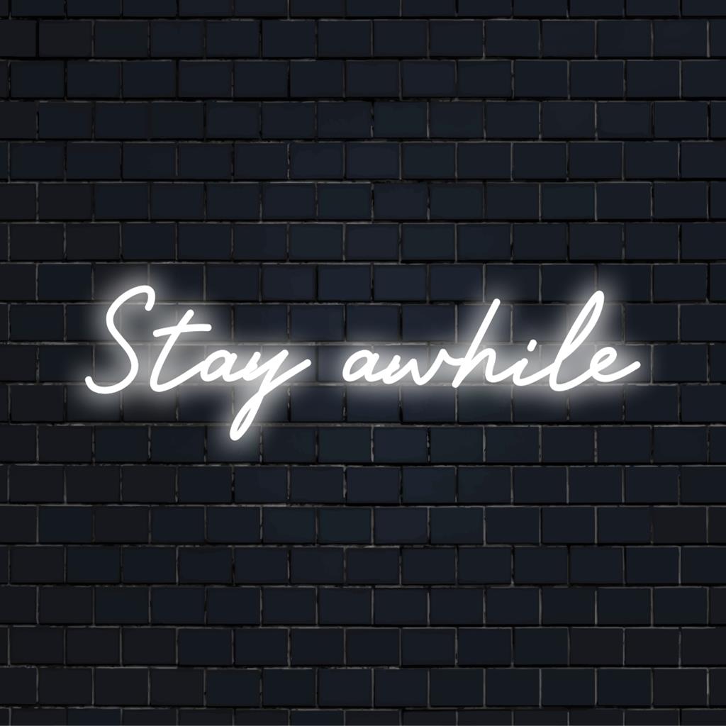 Bespoke Stay Awhile LED-neon, een combinatie van woordkunst en lichtdecoratie, transformeert elke ruimte met zijn uitnodigende gloed.