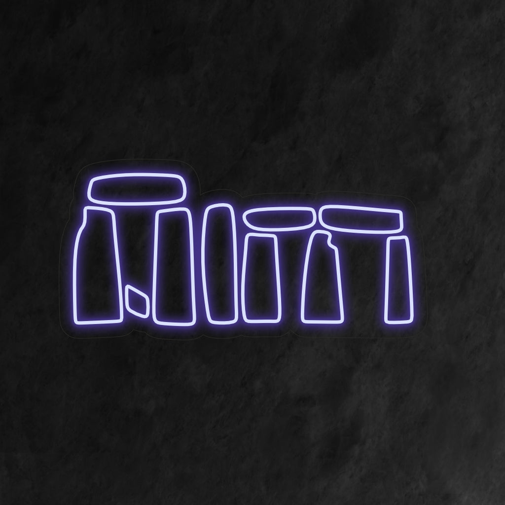 "Stonehenge Neon Sign" voegt een vleugje mysterie toe met zijn iconische silhouet en werpt een intrigerende gloed die het raadsel van deze eeuwenoude plek in uw ruimte weerspiegelt.