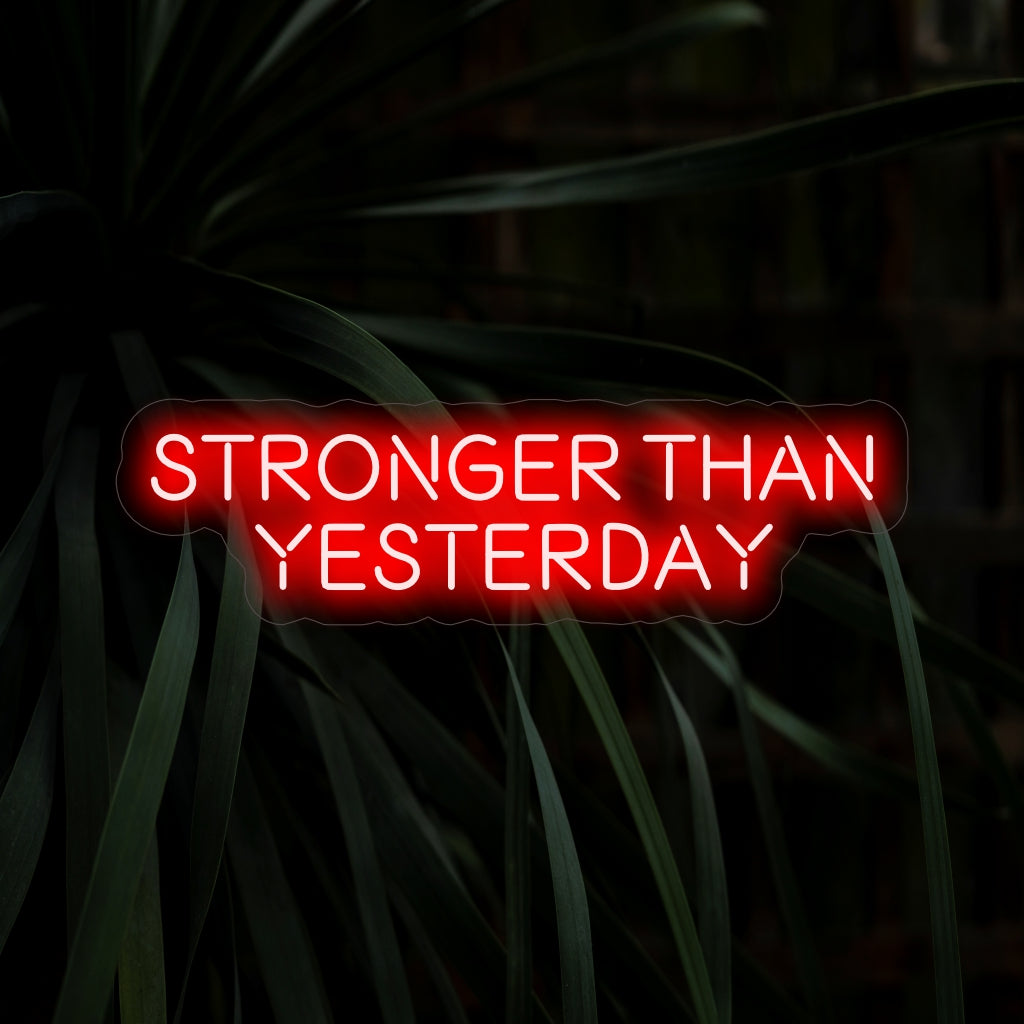 "Stronger Than Yesterday Neon Sign" straalt kracht uit met zijn veerkrachtige mantra, werpt een gedurfde gloed en creëert een sfeer die kracht en doorzettingsvermogen in uw ruimte aanmoedigt.