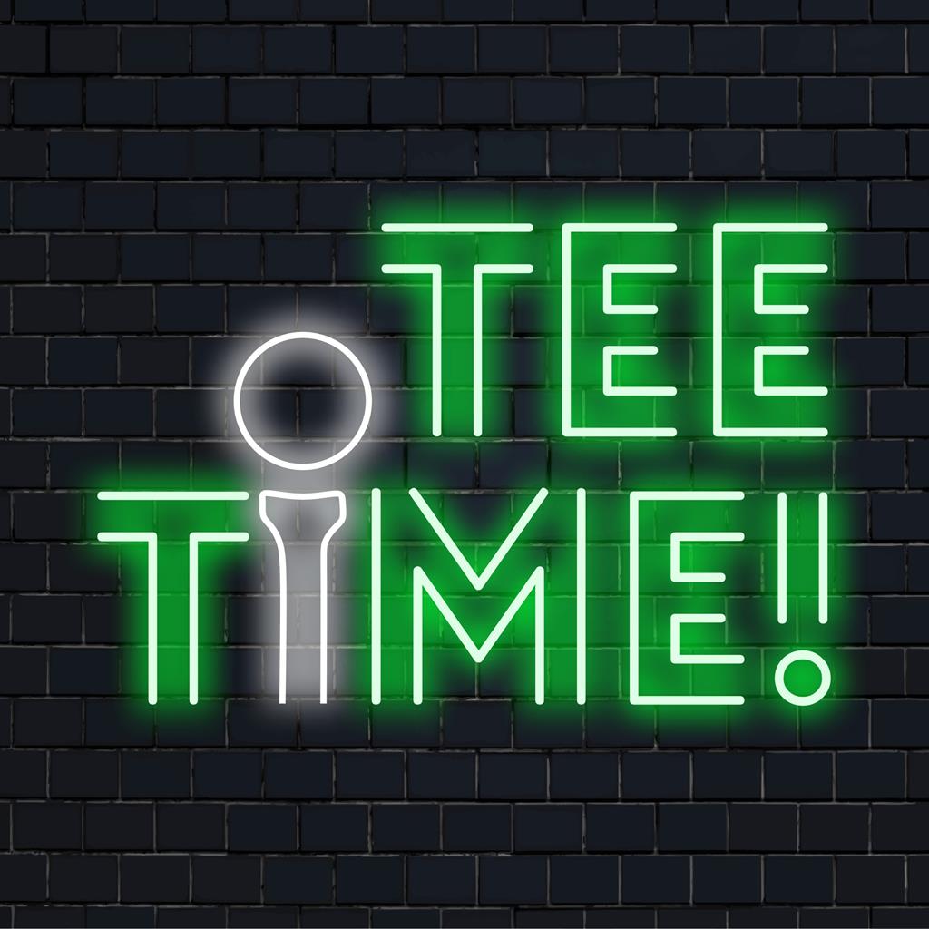 Verlicht logo met de tekst Tee Time! in levendige LED-neon; ideaal als wanddecoratie of gepersonaliseerde neonverlichting.
