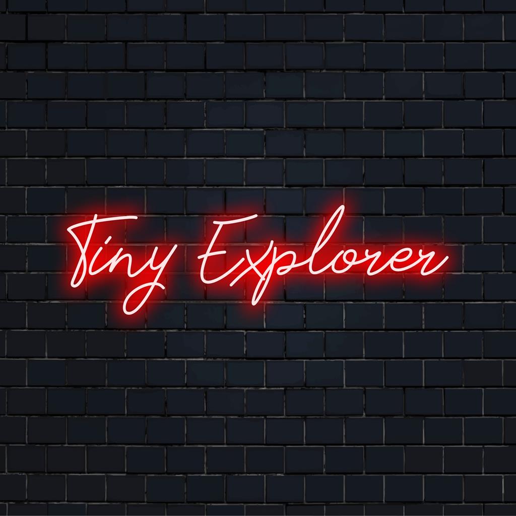 LED-neonreclame met Tiny Explorer, perfect voor het verlichten van ruimtes met een gepersonaliseerde neon-charme en unieke muurdecoratie.