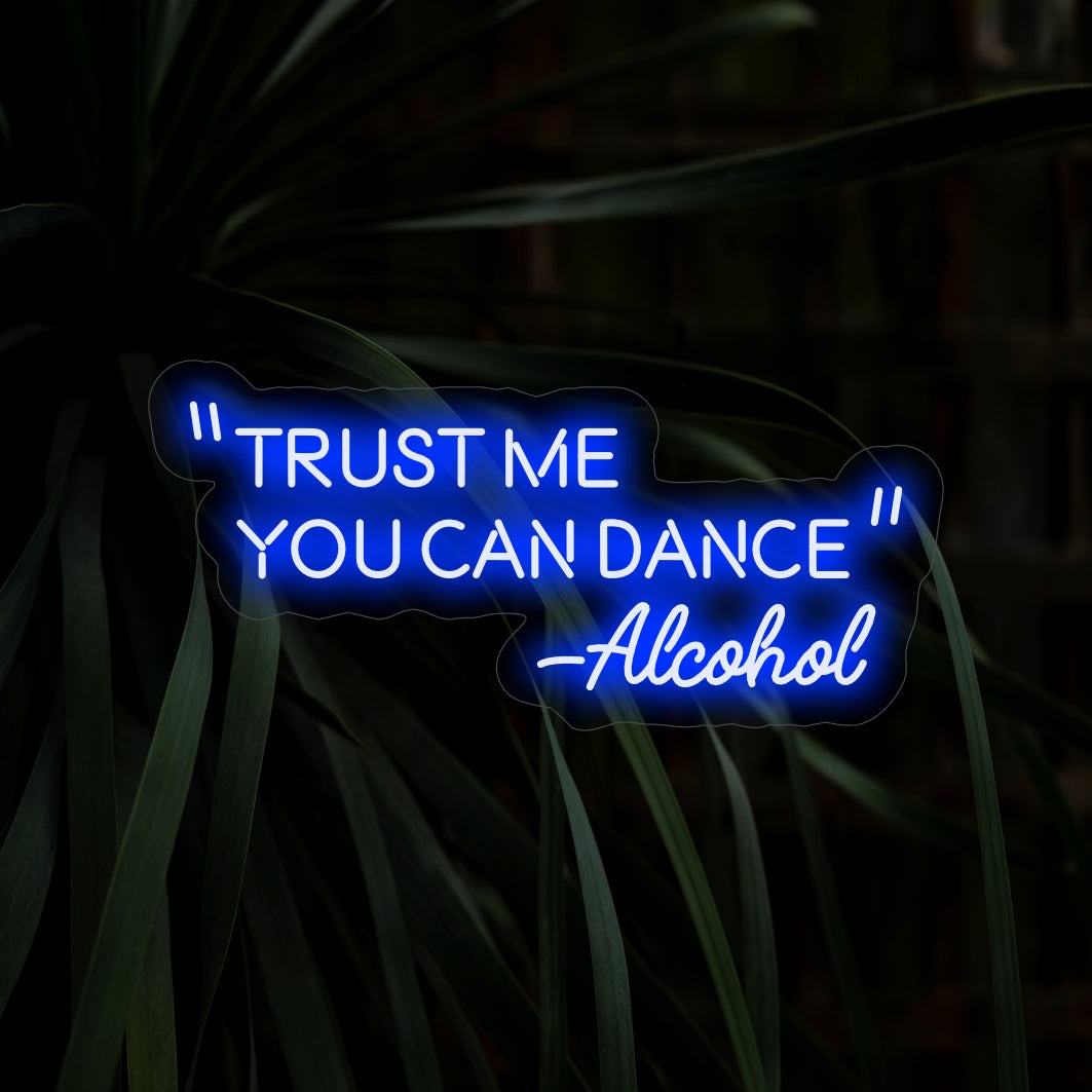 "Trust Me You Can Dance - Alcohol Neon Sign" heeft een levendige gloed die aanzet tot lachen en feestvieren in uw ruimte.