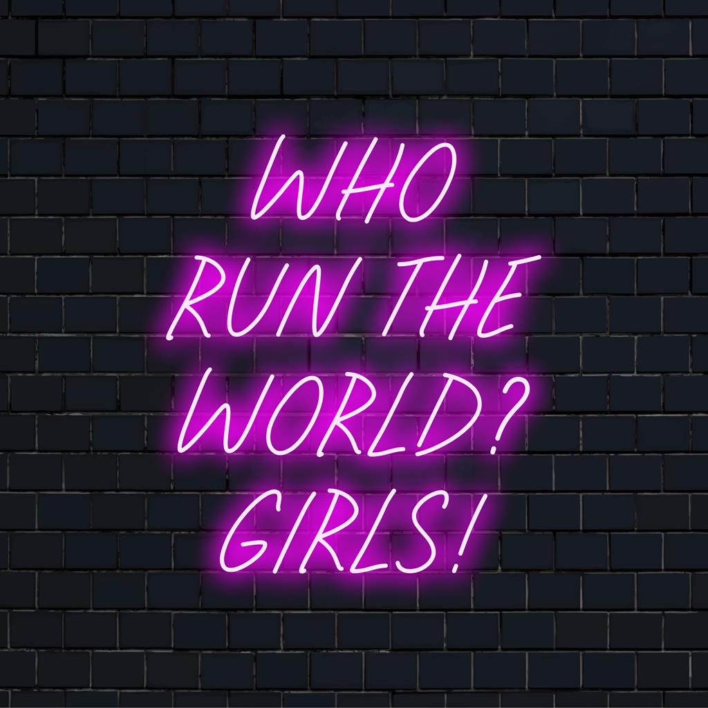 Levendig neonbord met de tekst Who Run The World Girls! in opvallende letters; perfect voor een krachtige inrichting en sfeer.