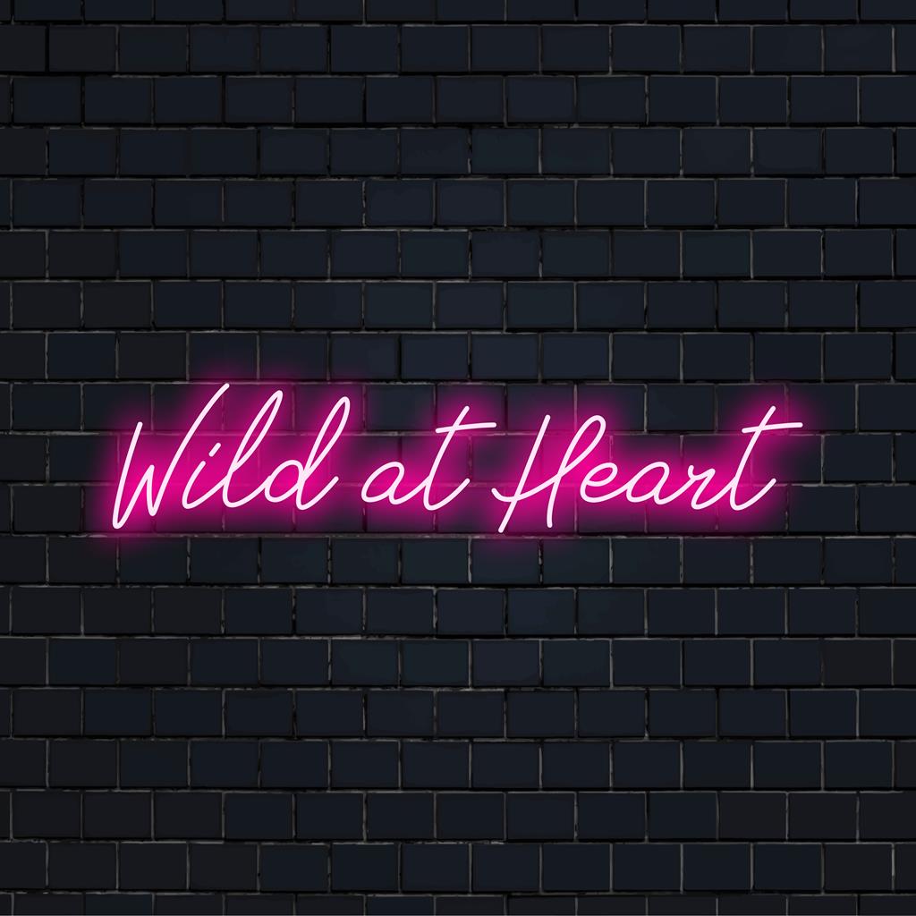 Op maat gemaakt Wild At Heart LED-neonbord met levendige neonkunst, perfect voor gepersonaliseerde interieurdecoratie.