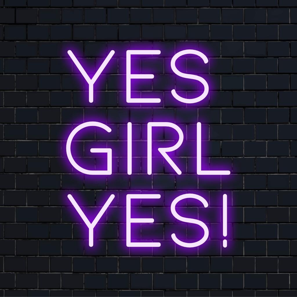 Speciaal LED-bord met de inspirerende tekst Yes Girl Yes! in fel, energiek neon. Perfect voor elke opvallende ruimte.
