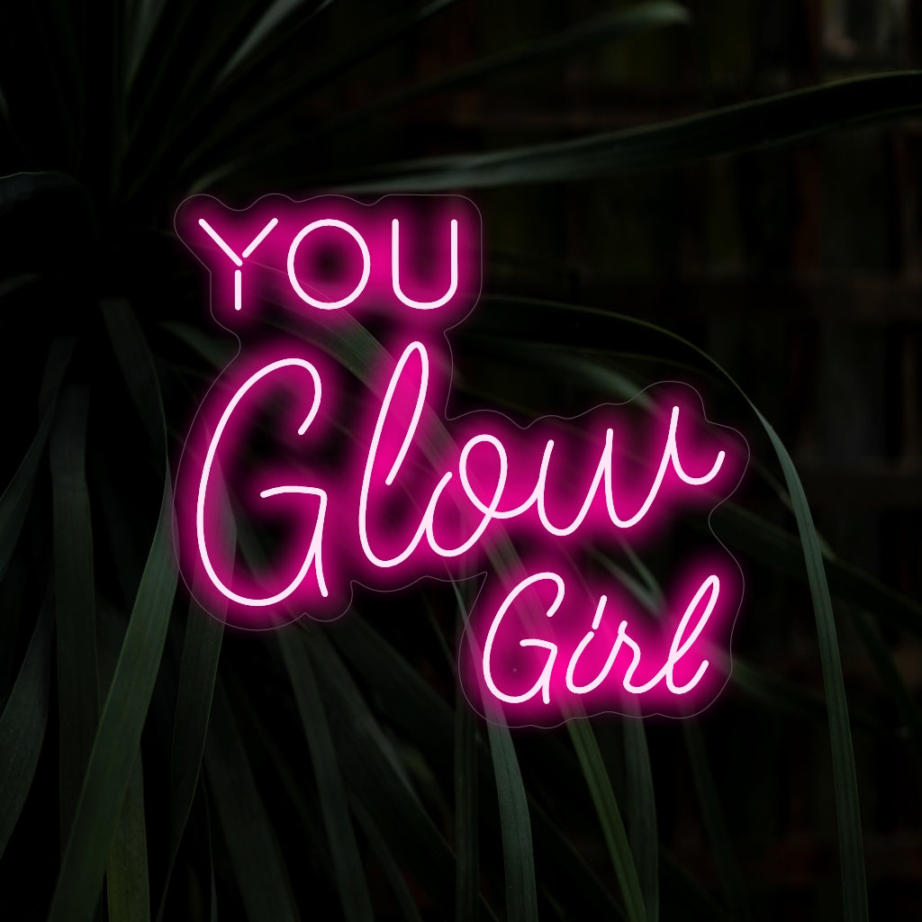"You Glow Girl Neon Sign" - Een neonbord dat zelfvertrouwen en positiviteit uitstraalt met een levendige en opbeurende gloed.