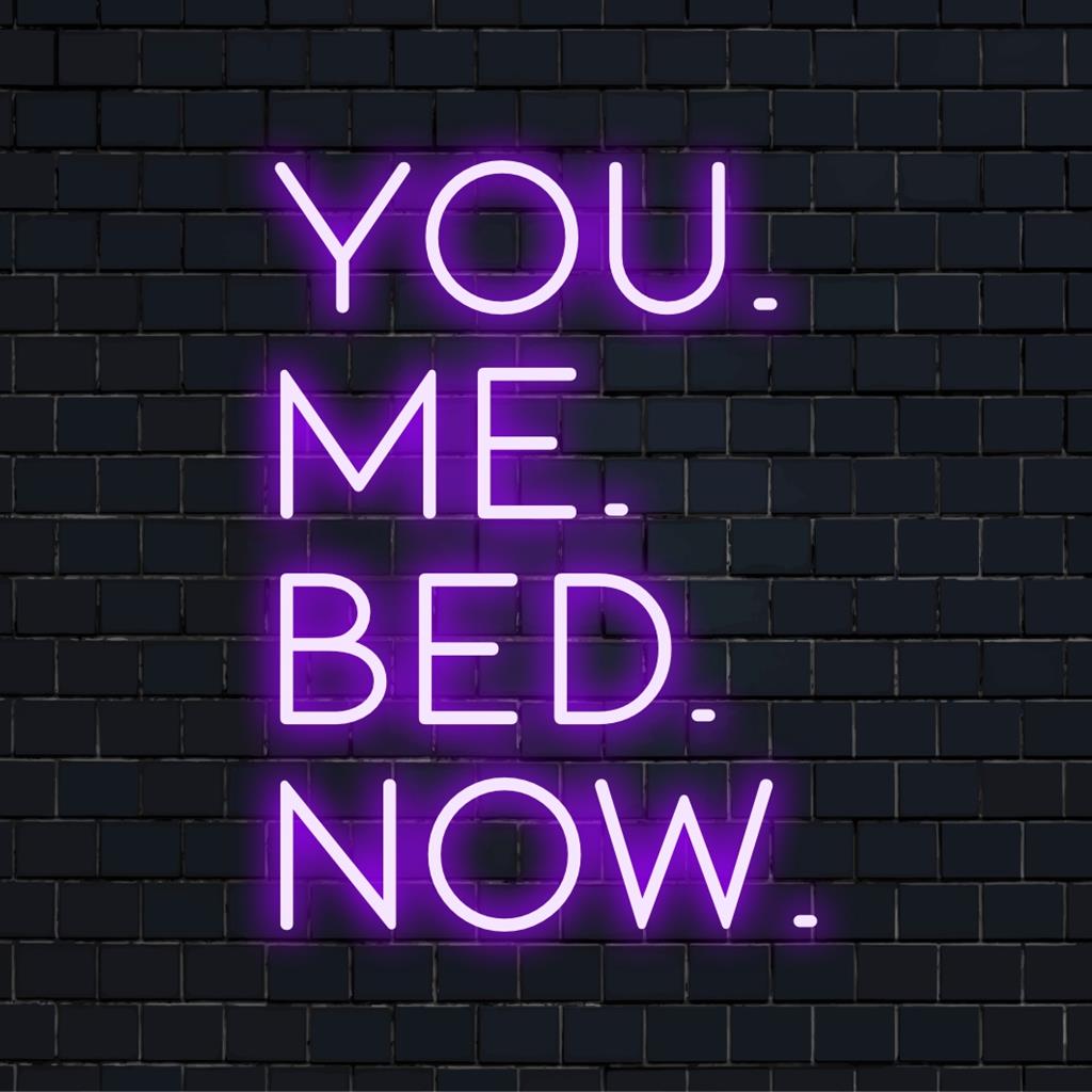 Aangepaste jij.ik.bed.nu. LED-neonreclame, perfect voor een moderne inrichting met een speelse en betoverende gloed.