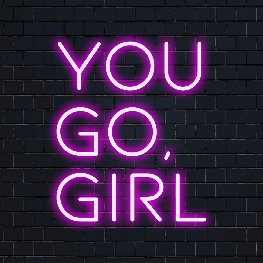 Op maat gemaakt ���You Go, Girl��� LED-neonbord; energieke neonkunst met citaten voor empowerment en motivatie.