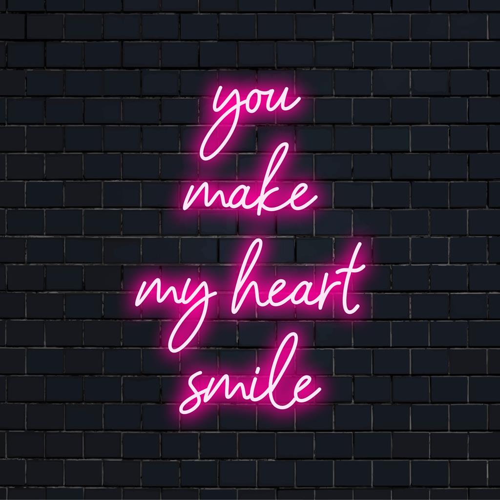 Gepersonaliseerd LED-neonbord met de quote You Make My Heart Smile in stijlvolle letters; perfect als neon-muurdecoratie.