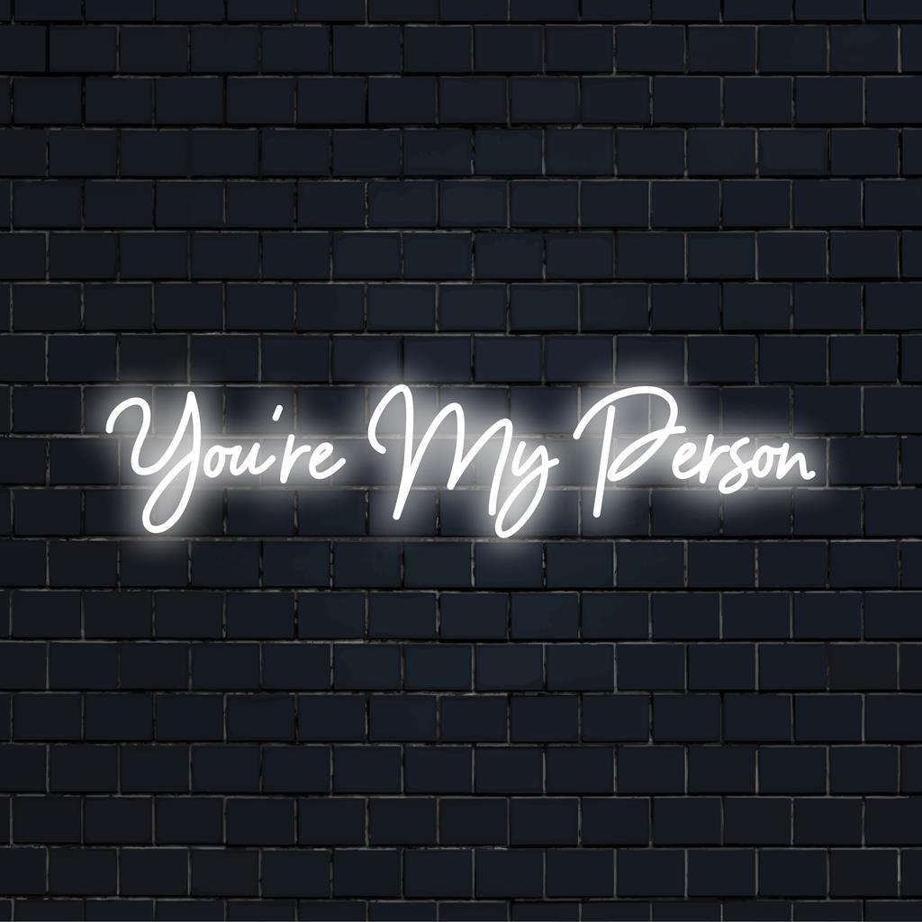 Een gepersonaliseerd LED-neonbord met de tekst 'You're My Person', perfect voor unieke neonkunst aan de muur of gepersonaliseerde woonaccessoires.