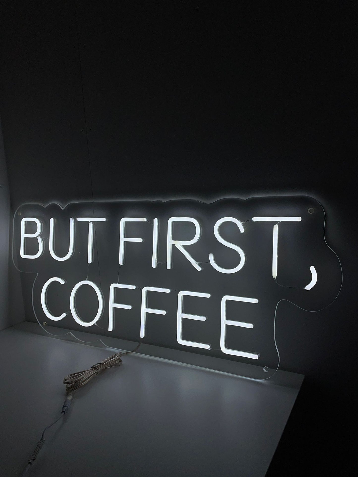 Maar eerst, koffie neonreclame - The Art Neon