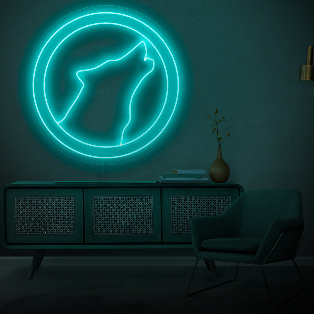 Het neonbord met de wolf als thema is een majestueuze toevoeging aan een decoratie met dieren in het wild. Het straalt kracht uit en verspreidt een betoverend licht.