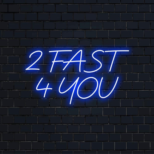 Op maat gemaakt 2 Fast 4 You LED-neonbord in levendige kleuren; ideaal als decoratie en een opvallende toevoeging aan elke ruimte.