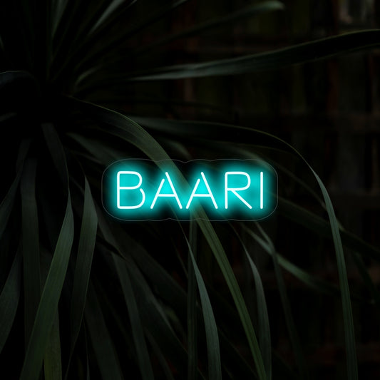 "Baari Neon Sign" - Een levendig neonlicht met het Finse woord "Baari", dat energie en flair aan uw bar of pub geeft.