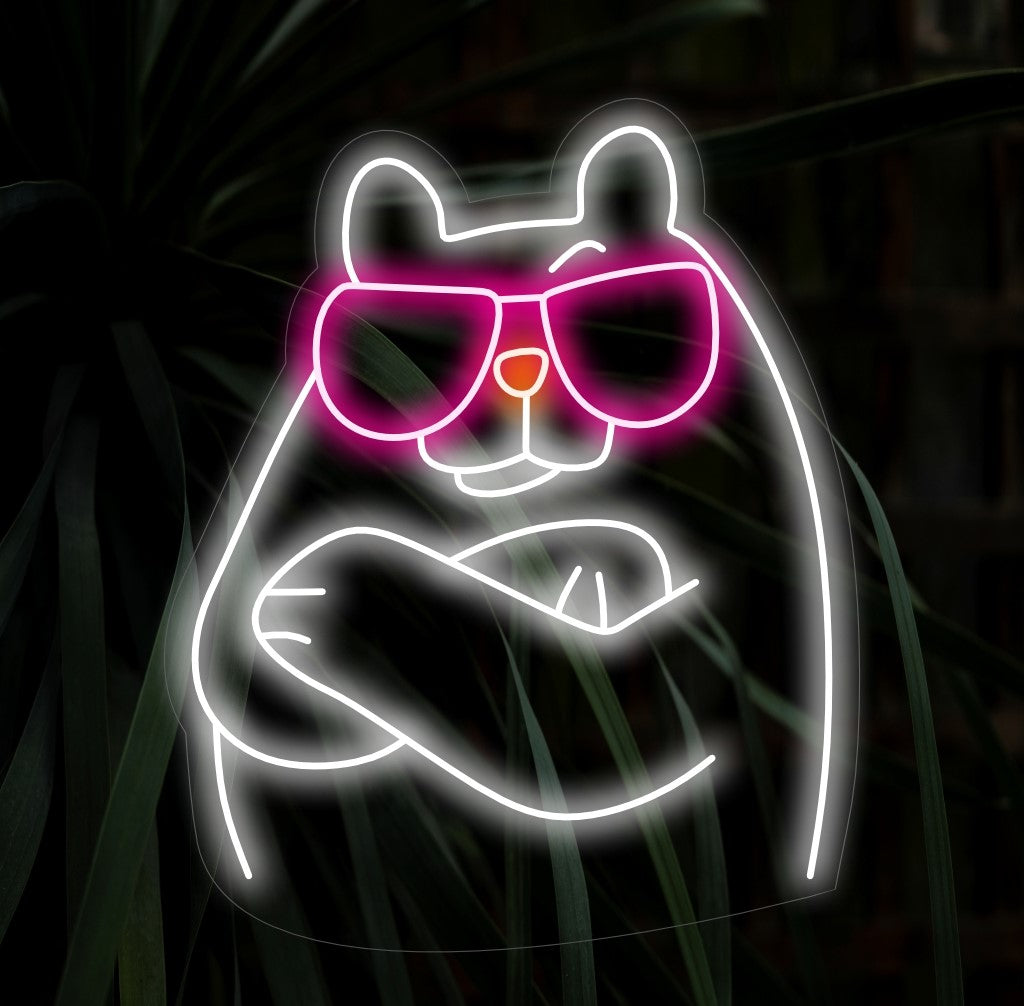 "Beer met Bril Neonreclame" toont een speelse en schattige beer met een bril, wat een funky en optische touch toevoegt aan je dierenthema-inrichting. Een neonlamp met een charmante beer met een stijlvolle bril.