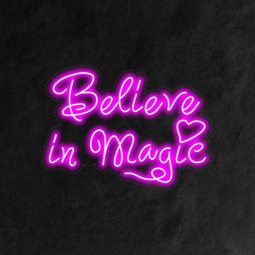 "Believe In Magic Neon Sign" is een speelse en betoverende toevoeging aan je fantasy-interieur. Een neonlamp die het geloof in magie en verwondering stimuleert.