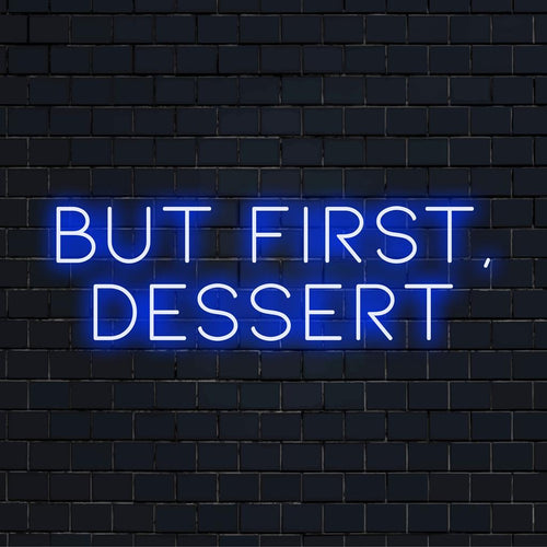 LED-neonbord met de tekst 'But First, Dessert' in felroze, een speelse boodschap die perfect is voor zoetekauwen.