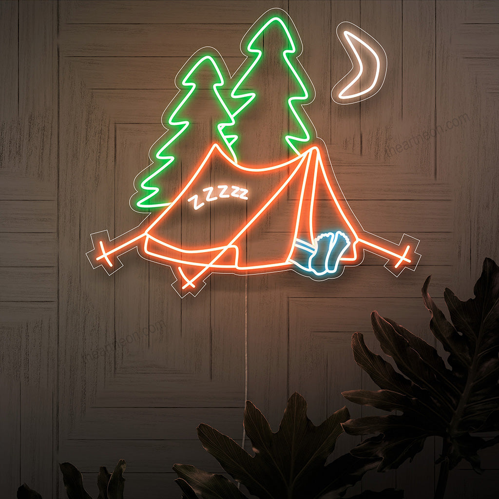 "Camping Neon Sign" - Een avontuurlijk neonlicht met het woord "Camping", dat een sfeer creëert die de geest van kamperen en de natuur in uw leefruimte viert.
