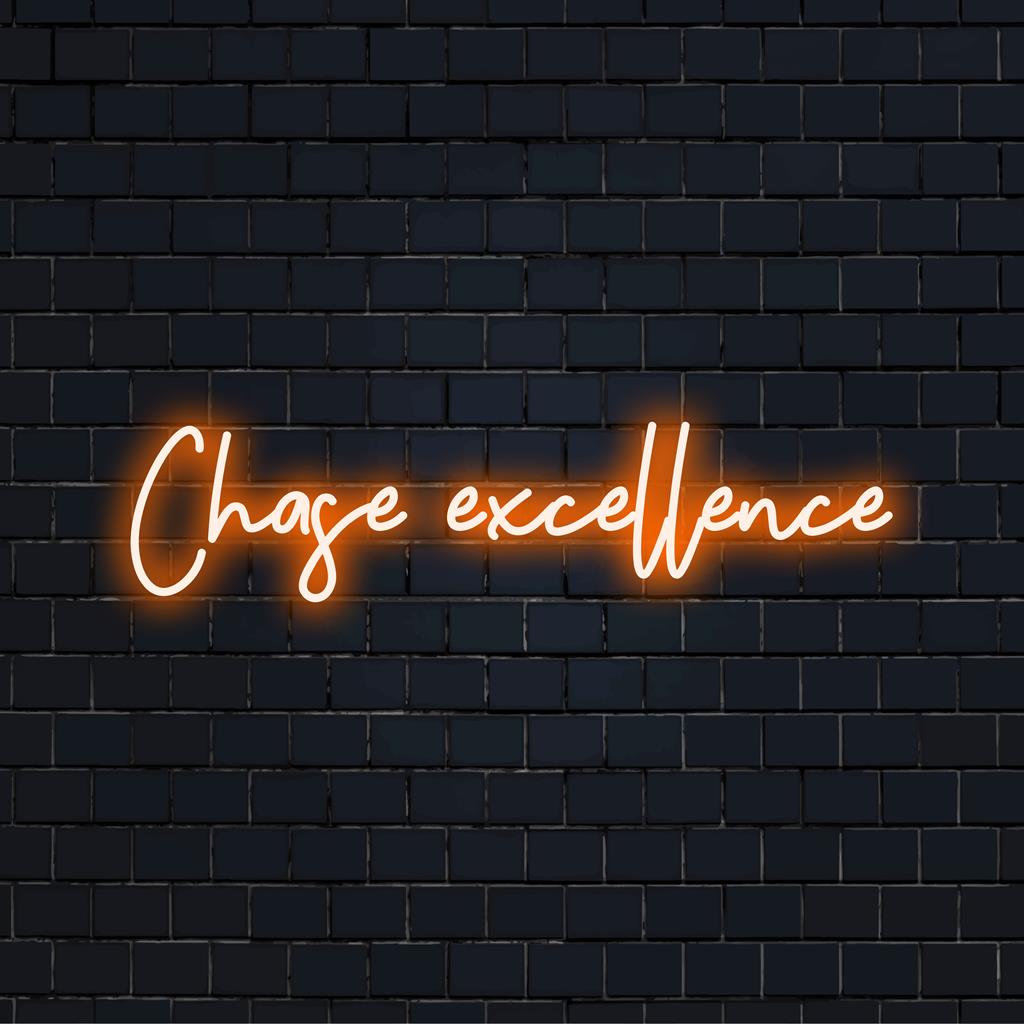 Levendig Chase Excellence LED-neonbord, een combinatie van op maat gemaakte neonkunst en motiverende decoratie voor elke ruimte.