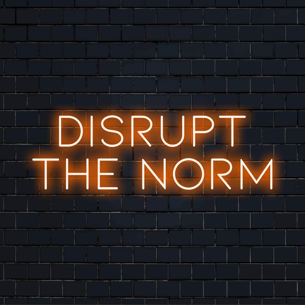 Op maat gemaakt LED-neonbord met Disrupt The Norm in levendige lichten; een mix van moderne kunst en opvallende decoratie.
