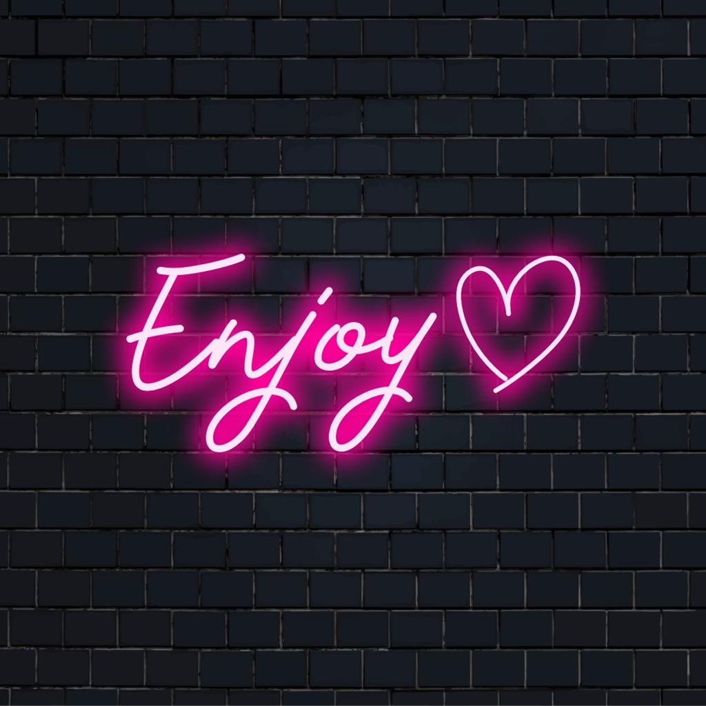 LED-neonbord met de tekst Enjoy, het perfecte gepersonaliseerde lichtdecor voor een trendy en uitnodigende sfeer.