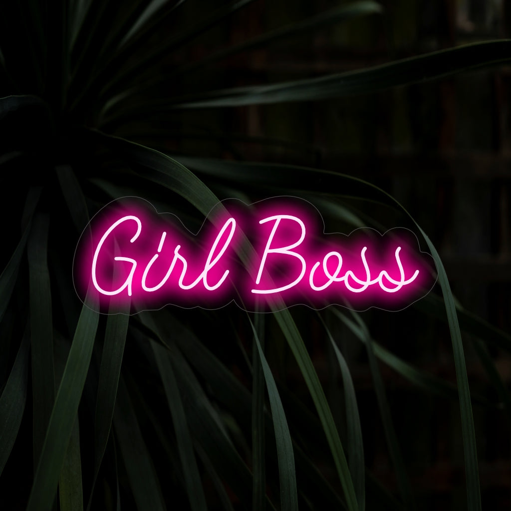 "Girl Boss Neon Sign" - Straalt kracht en zelfvertrouwen uit, perfect voor werkplekken en kantoren waar vrouwen de leiding nemen.