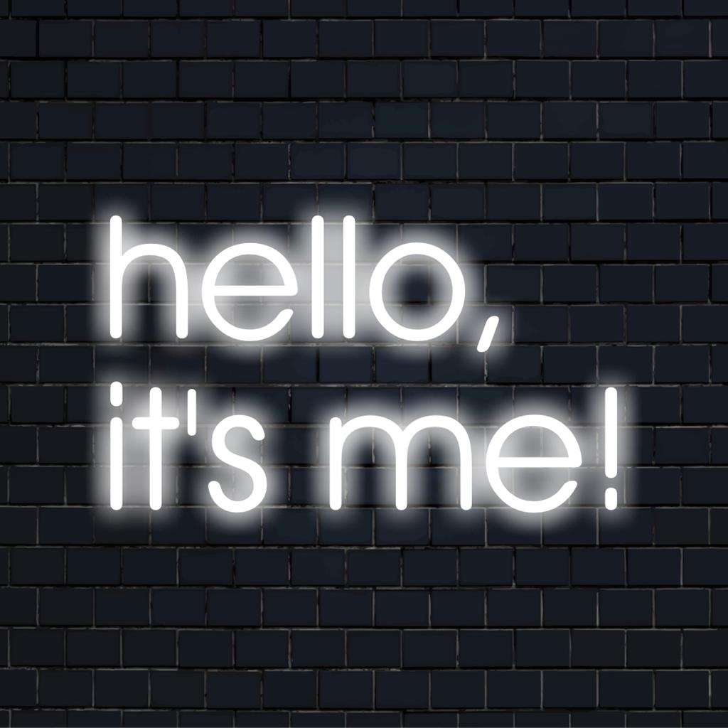 Fel neonbord met de tekst Hello, It's Me! Perfect om elke ruimte een persoonlijk tintje te geven, met levendige led-neonkunst.