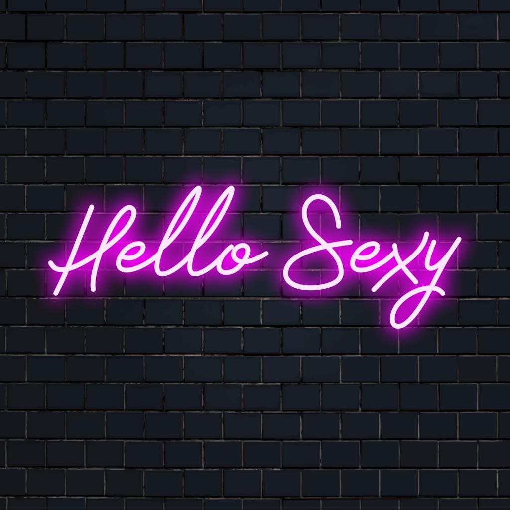 Levendig, op maat gemaakt LED-neonbord met de tekst Hello Sexy, perfect om een ​​speels tintje toe te voegen aan het interieur van elke kamer.