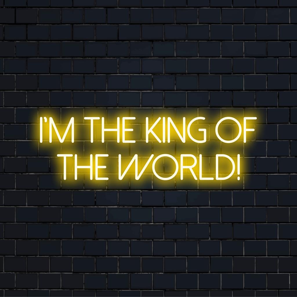 Gepersonaliseerde LED-neonreclame met de tekst 'Ik ben de koning van de wereld'! Perfect voor een opvallend neondecor; combineert inspiratie en levendige lichtkunst.