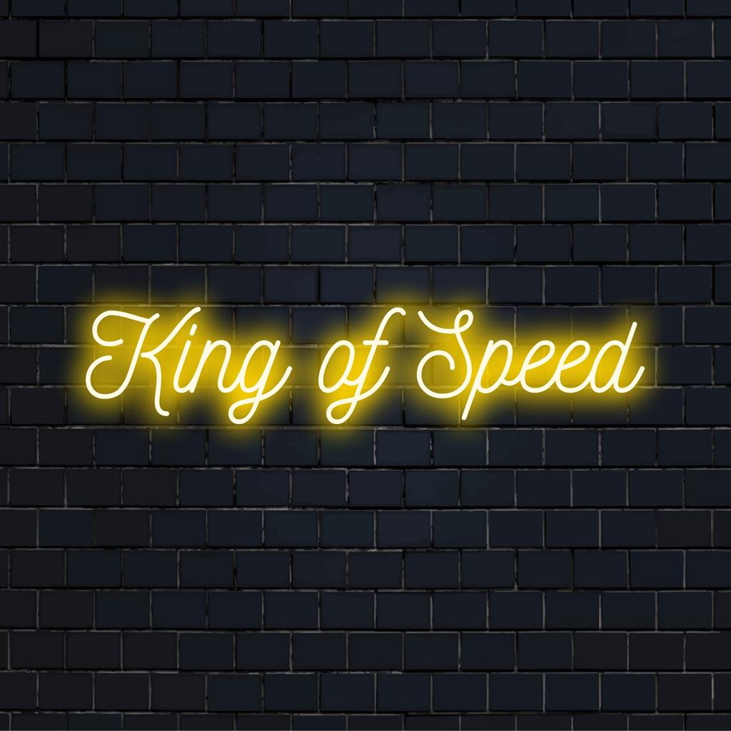 Op maat gemaakt LED-neonbord met de tekst King Of Speed ​​in levendig licht, ideaal voor neonmuurkunst en gepersonaliseerde decoraties.