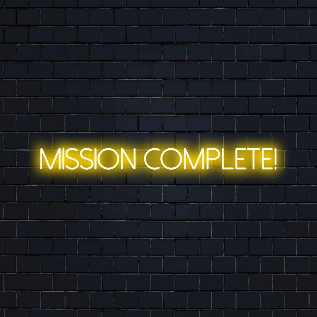 Op maat gemaakt LED-neonbord in de dynamische 'Mission Complete!'-stijl; perfecte neonmuurkunst en unieke decoratieve statement.