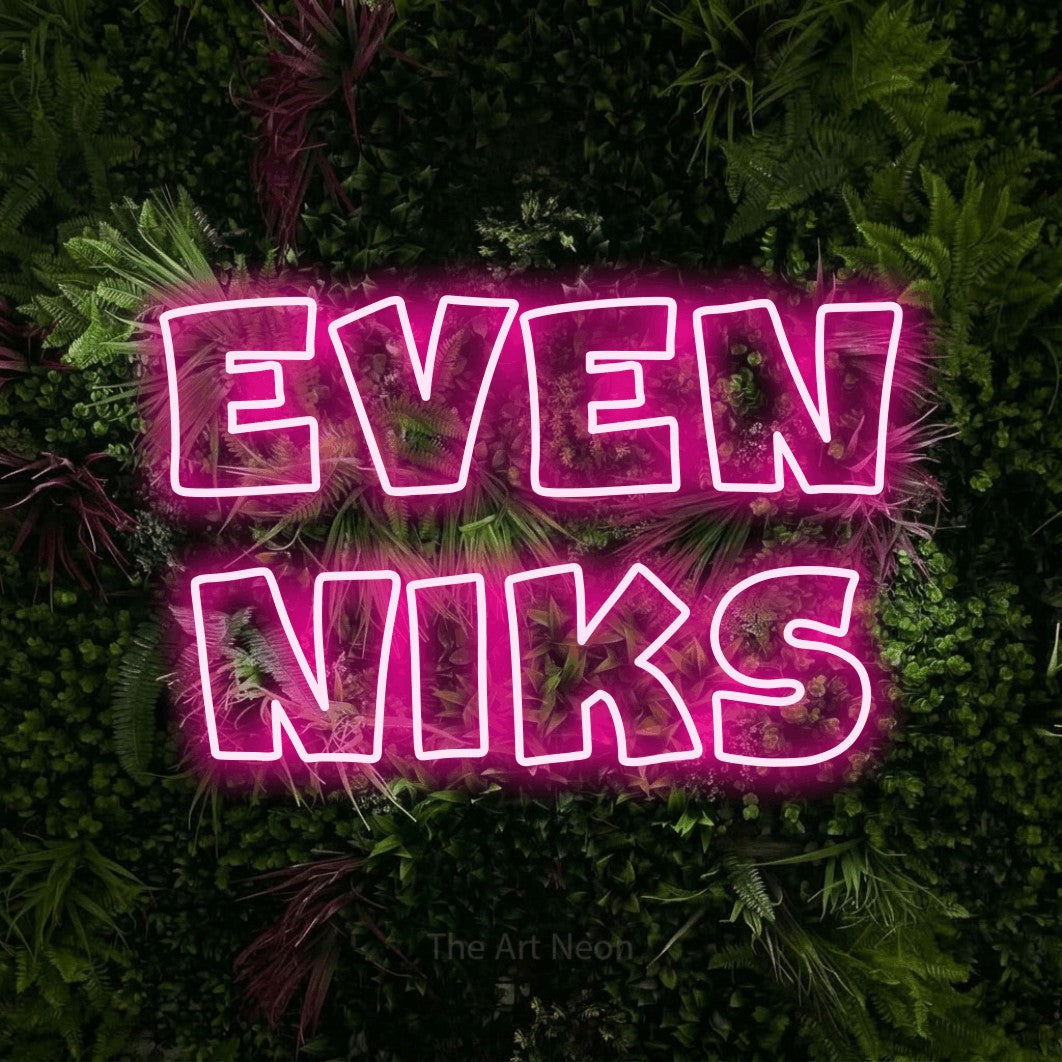LED neon sign reading “even niks”, arranged in 2 lines.