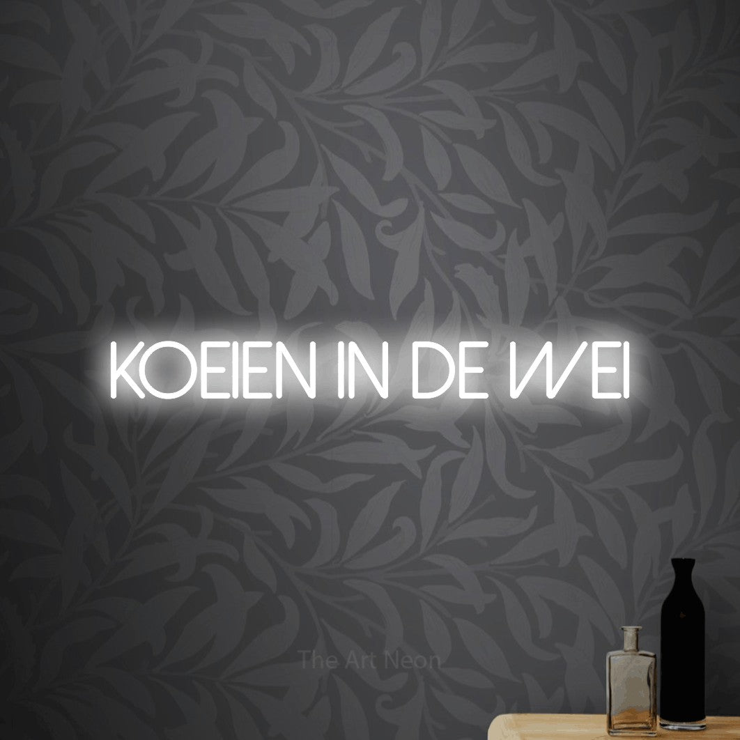 LED neon sign reading “KOEIEN IN DE WEI”, arranged in a single line.